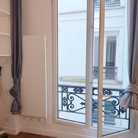 Modern Near Montmartre & Opera